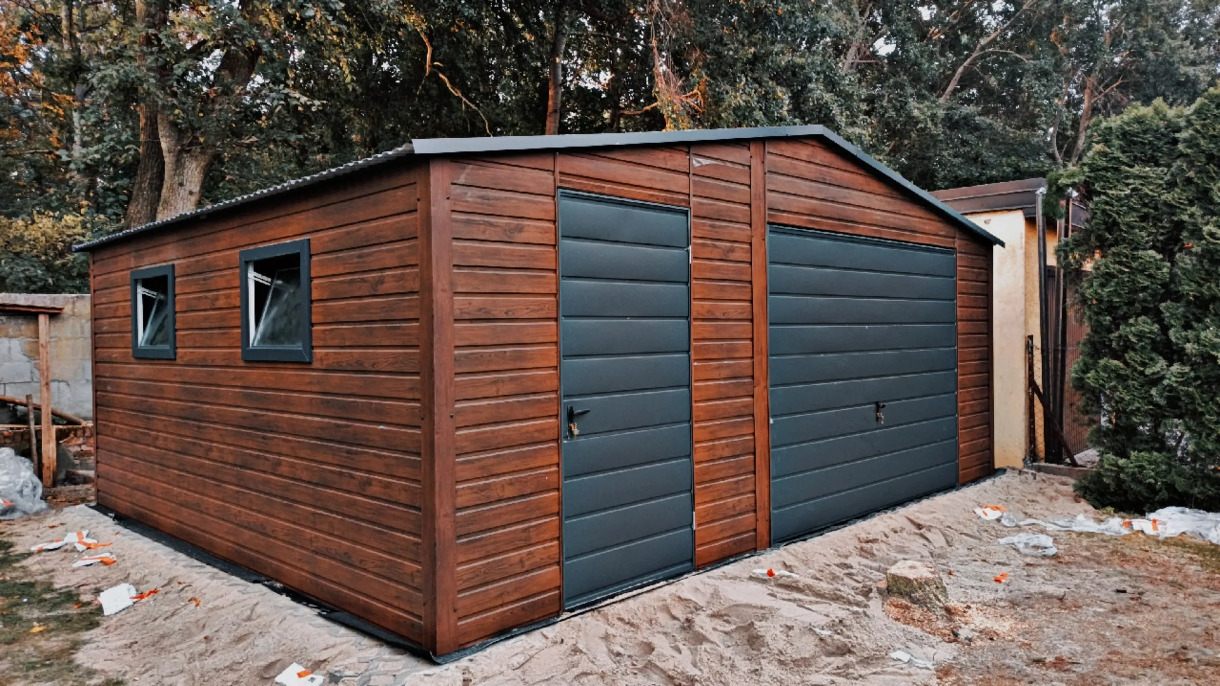 Garaż 6×5 orzech, realizacja Tomstal
